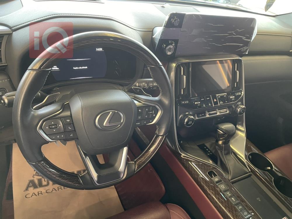 Lexus LX